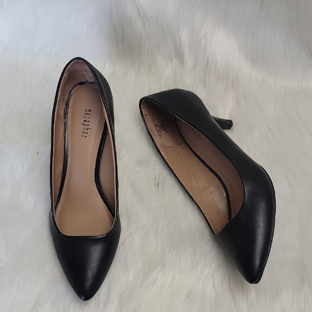 METAPHOR Black Faux Leather Pointed Toe Formal Office Capsule Kitten Heels 7